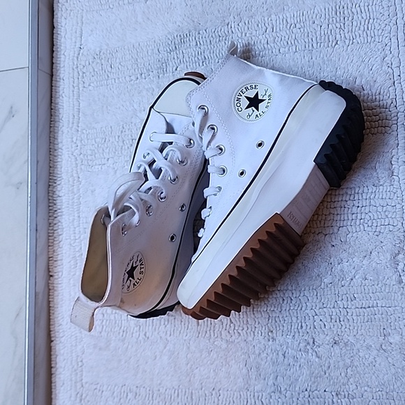 Woman's shoes - Picture 3 of 4